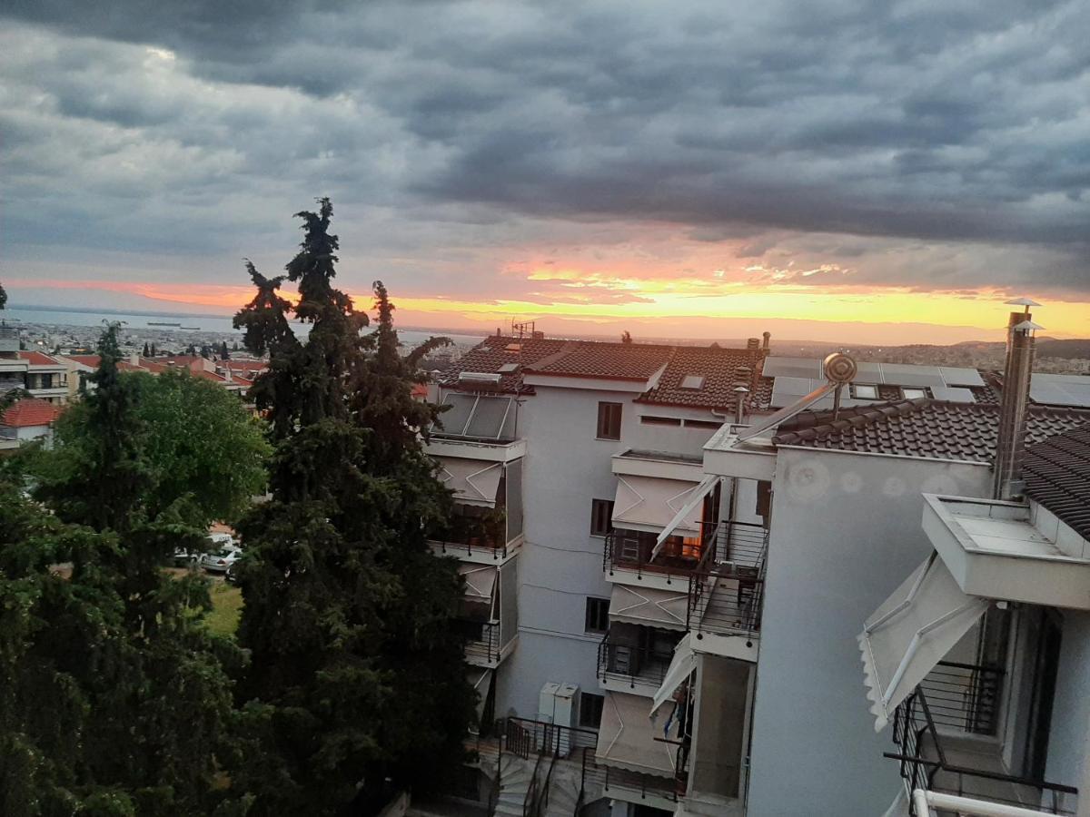 Όμορφο Διαμέρισμα- Σοφίτα Με Υπέροχη Θεα Салоники Экстерьер фото