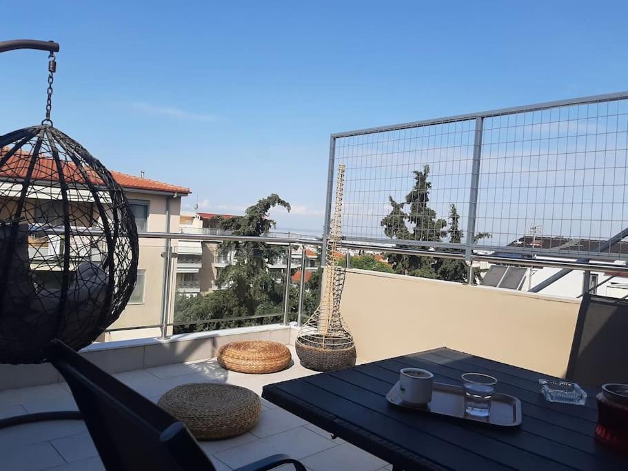 Όμορφο Διαμέρισμα- Σοφίτα Με Υπέροχη Θεα Салоники Экстерьер фото